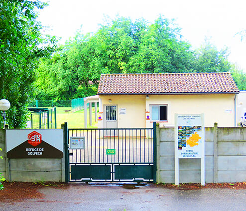 Photographie de la devanture du refuge SPA de Golvech dans le département Tarn-et-Garonne.