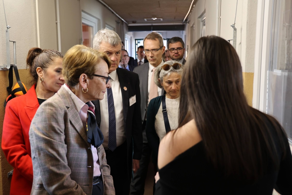 Les officiels lors de l'inauguration du refuge de Gennevilliers en région parisienne le 27 mars 2025. Visite de l'intérieur des locaux.